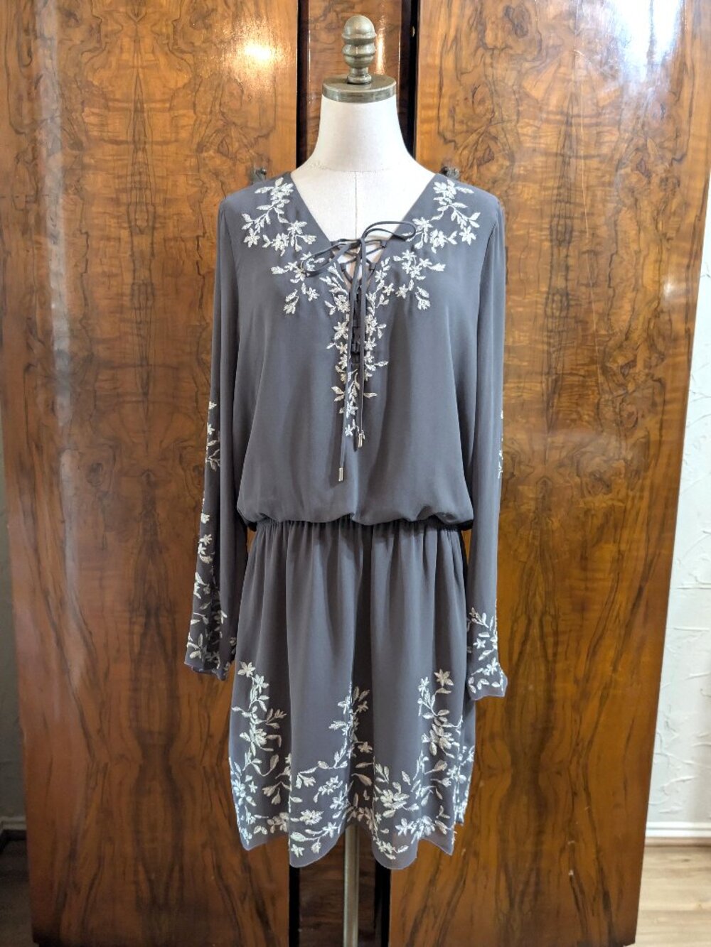 White House Black Market Gray Embroidered Long Sleeve Blouson Mini Dress Size 14